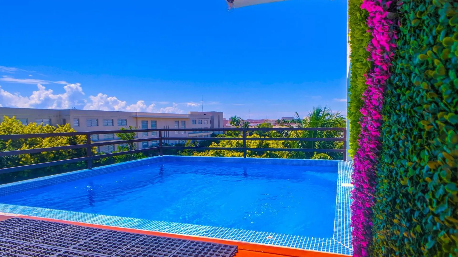 Apartment 104 Romantic Beachside Escape Zen Theme Kitchen Gym Pool Ac Playa del Carmen Mexico